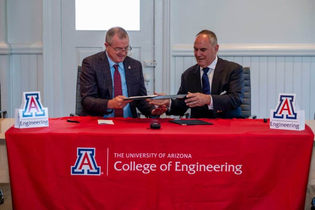 Oct. 19, 2023 MOU signing ceremony. College of Engineering Dean Hahn (R) and MDAA Founder Mr. Ellison (L)